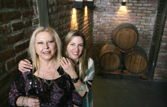 Codo a codo por el vino de San Juan Codo a codo por el vino de San Juan