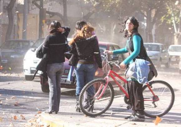 Mendoza: por el viento Zonda suspendieron las clases Mendoza: por el viento Zonda suspendieron las clases