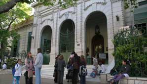 Polémica por el video de sexo oral en la Normal Sarmiento Polémica por el video de sexo oral en la Normal Sarmiento