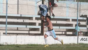 Con un triplete de Cáceres, Del Bono venció a los cordobeses Con un triplete de Cáceres, Del Bono venció a los cordobeses