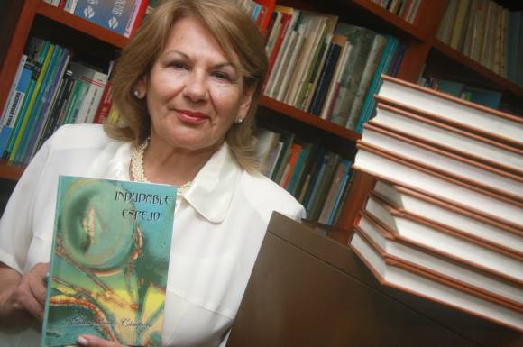 “Indudable espejo” “Indudable espejo”