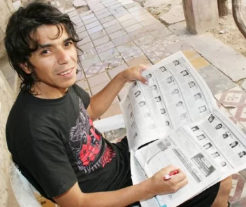 Un Grillo, wing y cantor Un Grillo, wing y cantor