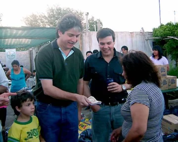 Los dentistas que se unieron para alimentar a cien chicos Los dentistas que se unieron para alimentar a cien chicos