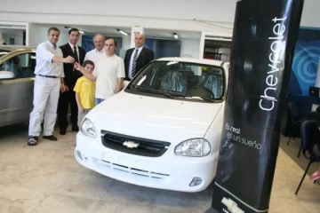 El San Juan sorteó un auto entre el personal El San Juan sorteó un auto entre el personal