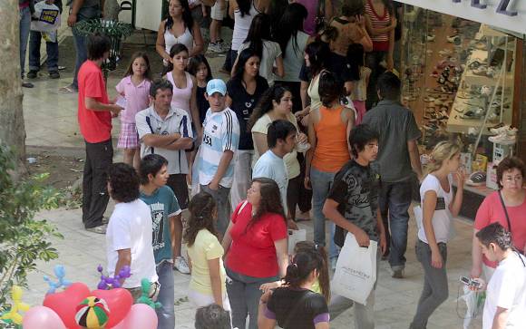 Las ventas del comercio cayeron 4,5% en el 2009 Las ventas del comercio cayeron 4,5% en el 2009