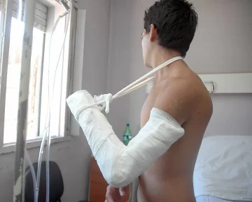 Balearon a un chico desde un automóvil Balearon a un chico desde un automóvil