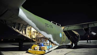 Argentina envió un nuevo avión con ayuda a Haití Argentina envió un nuevo avión con ayuda a Haití