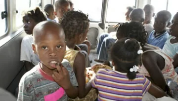 Detuvieron a diez norteamericanos acusados de robar niños Detuvieron a diez norteamericanos acusados de robar niños