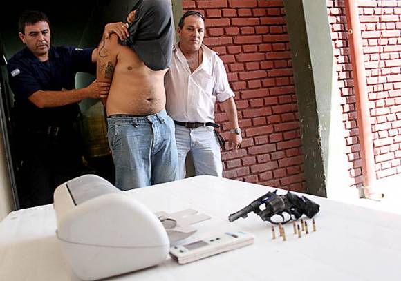 Asaltó un locutorio y cayó con el botín Asaltó un locutorio y cayó con el botín