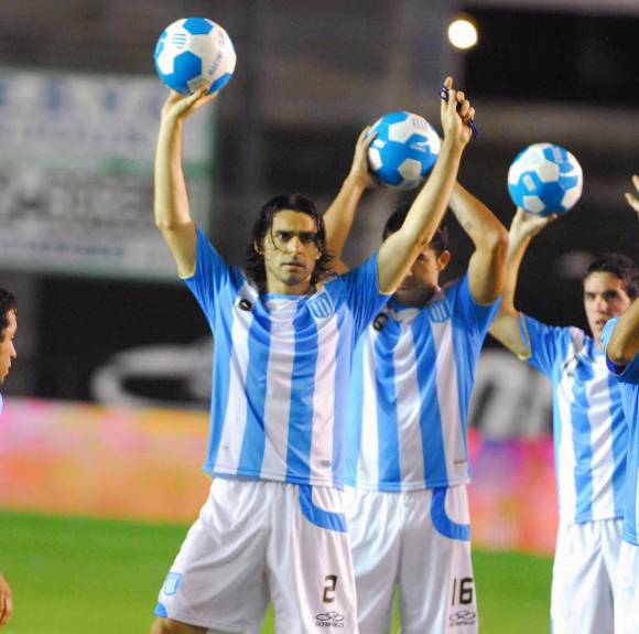 Arsenal venció a la Academia en la presentación de Ayala Arsenal venció a la Academia en la presentación de Ayala