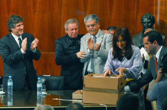 Cristina puso a San Juan de ejemplo, en plena polémica Cristina puso a San Juan de ejemplo, en plena polémica