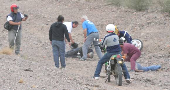 Dirigentes heridos al despistarse en moto Dirigentes heridos al despistarse en moto