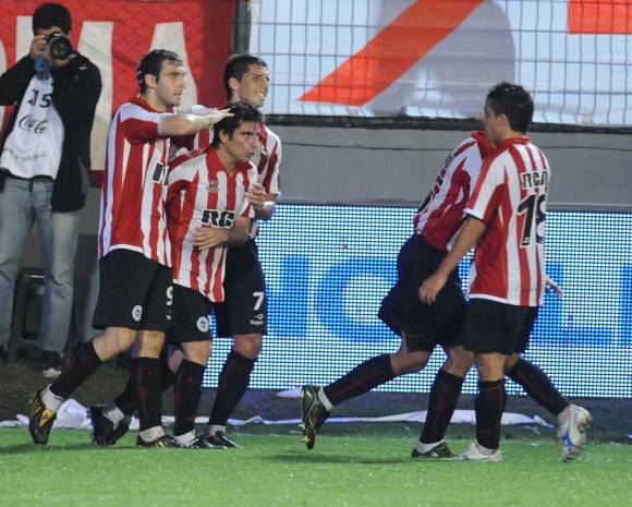 Estudiantes ganó con justicia a Huracán Estudiantes ganó con justicia a Huracán