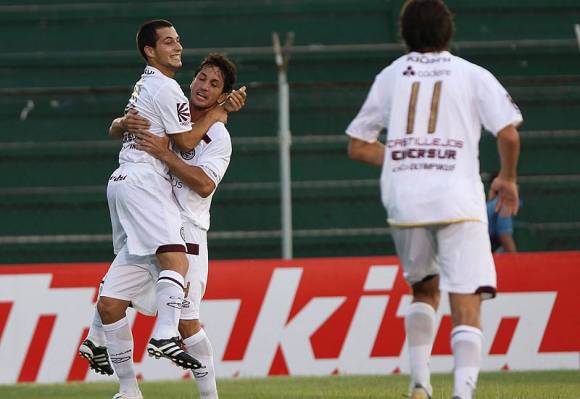 Lanús goleó a a Blooming Lanús goleó a a Blooming