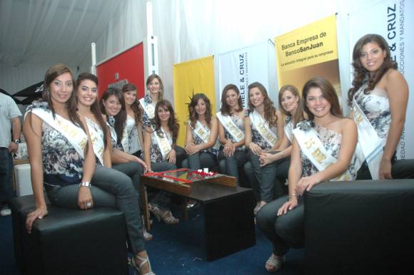 Las candidatas a heredar los atributos que porta Maira I Las candidatas a heredar los atributos que porta Maira I