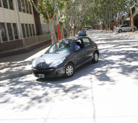 Habilitan calle luego de 10 meses por la cloaca Habilitan calle luego de 10 meses por la cloaca