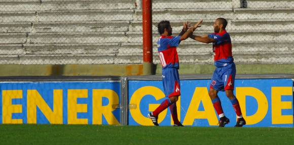 Gracias a la cabeza de Claudio Pérez Gracias a la cabeza de Claudio Pérez