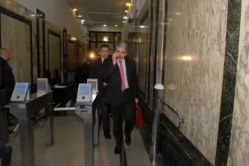 Defienden los DNU, frente a un eventual fallo de la Corte Defienden los DNU, frente a un eventual fallo de la Corte