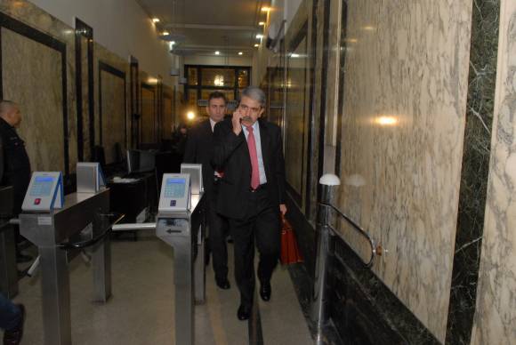 Defienden los DNU, frente a un eventual fallo de la Corte Defienden los DNU, frente a un eventual fallo de la Corte