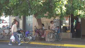 En Rawson también hay ambulantes y está prohibido En Rawson también hay ambulantes y está prohibido