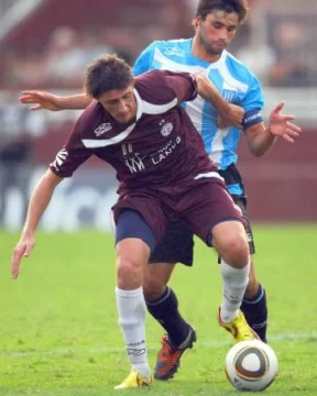 Racing, que no encuentra el rumbo, perdió frente a Lanús Racing, que no encuentra el rumbo, perdió frente a Lanús