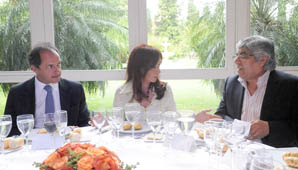 Cristina llamó a “conformar un Acuerdo del Bicentenario” Cristina llamó a “conformar un Acuerdo del Bicentenario”