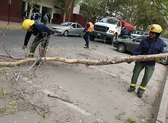 Capital y Pocito, los más afectados por el viento Capital y Pocito, los más afectados por el viento