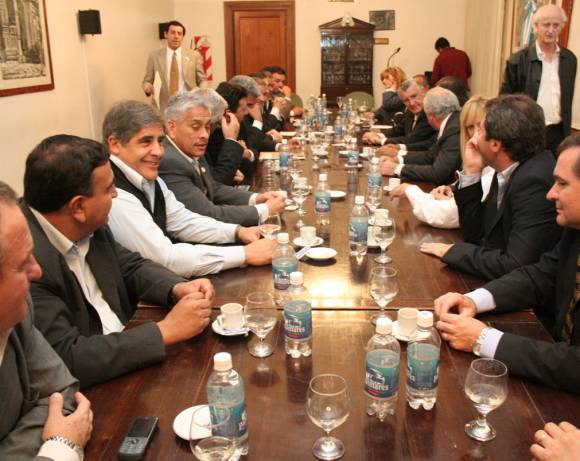 Dos planes para municipios, con futuro incierto Dos planes para municipios, con futuro incierto