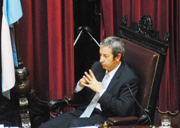 El impuesto al cheque, de una cámara a otra El impuesto al cheque, de una cámara a otra