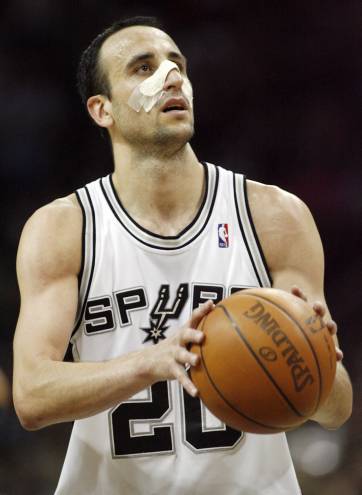 Lesionado y todo, Manu cumplió Lesionado y todo, Manu cumplió