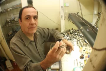 Con buen ojo y mejor pulso Con buen ojo y mejor pulso