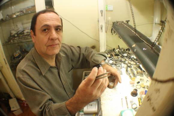 Con buen ojo y mejor pulso Con buen ojo y mejor pulso