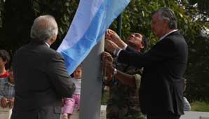 Gioja encabezó el acto por Malvinas: “Son Argentinas” Gioja encabezó el acto por Malvinas: “Son Argentinas”