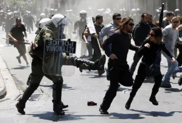 Tenso Primero de Mayo con protestas en Grecia Tenso Primero de Mayo con protestas en Grecia