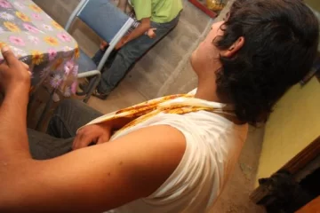 Atacó a chico con una “picana” Atacó a chico con una “picana”