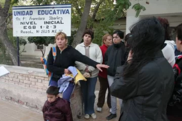 Alarma por un extraño que dicen ver en una escuela Alarma por un extraño que dicen ver en una escuela