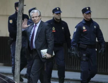 Con lágrimas, Garzón se fue suspendido del cargo Con lágrimas, Garzón se fue suspendido del cargo