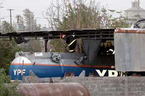 Murió en una explosión en un tanque de combustible Murió en una explosión en un tanque de combustible