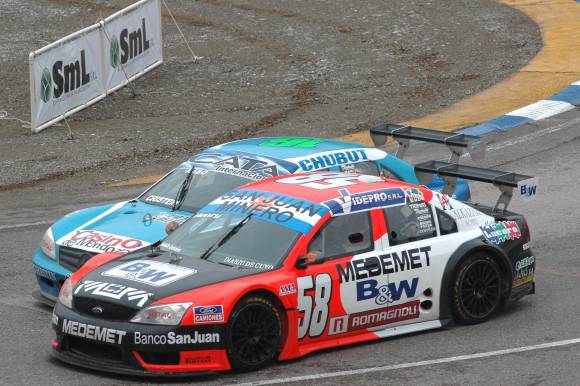 Henry, primero en el podio de la gente Henry, primero en el podio de la gente