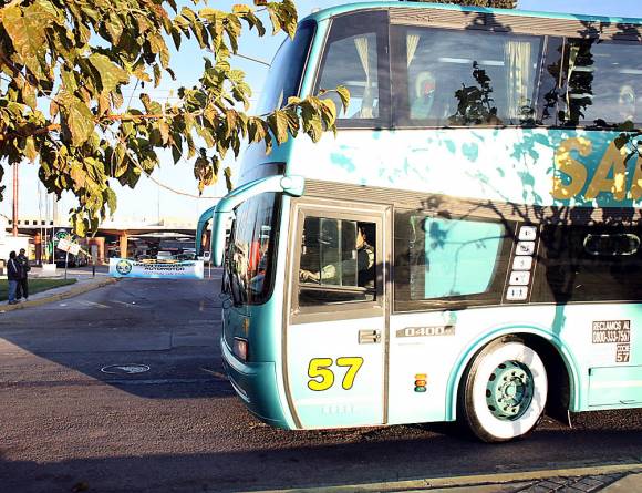 Caos por paro de colectivos Caos por paro de colectivos