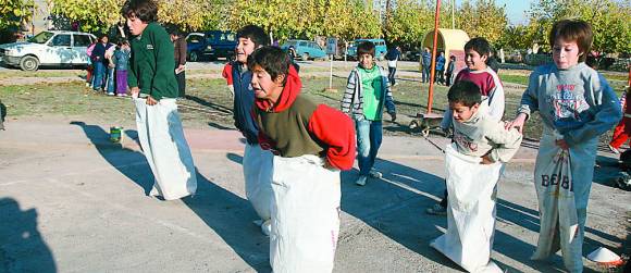 Juegos antiguos y mate con sopaipillas Juegos antiguos y mate con sopaipillas