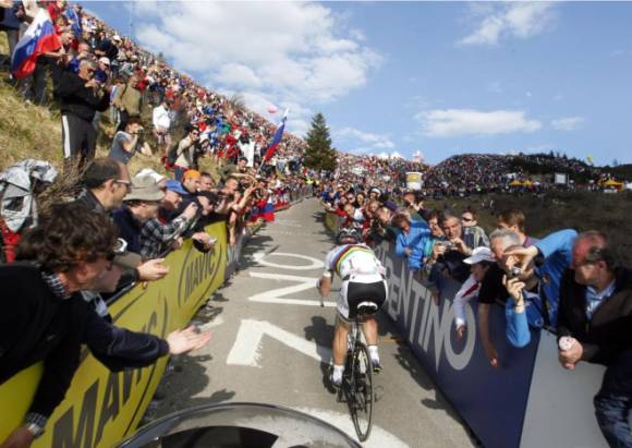 Basso ganó la etapa reina en el Zocolan Basso ganó la etapa reina en el Zocolan