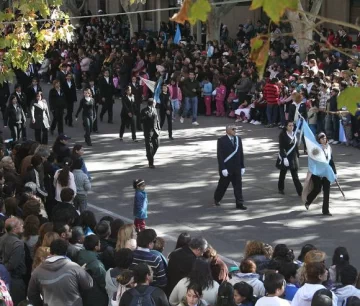 Récord de público en un desfile del Día de la Patria Récord de público en un desfile del Día de la Patria