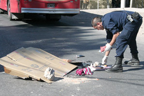 Iba a clases en moto, chocó con un micro y murió aplastada Iba a clases en moto, chocó con un micro y murió aplastada