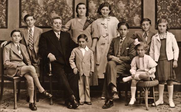 Con el peso de un siglo Con el peso de un siglo