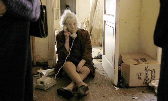 La ex directora de escuela que vive en la basura en pleno centro La ex directora de escuela que vive en la basura en pleno centro