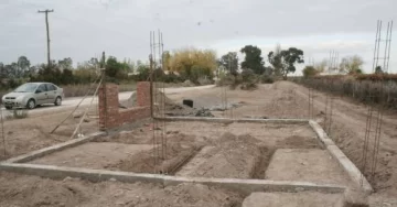 25 de Mayo: hay al menos 10 casas construidas en el medio de la calle 25 de Mayo: hay al menos 10 casas construidas en el medio de la calle