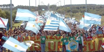 Asambleístas levantan el corte en Gualeguaychú Asambleístas levantan el corte en Gualeguaychú