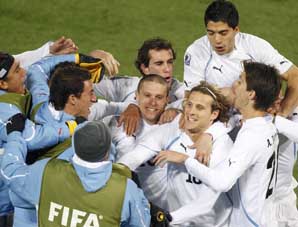 Goleada uruguaya a los dueños de casa Goleada uruguaya a los dueños de casa