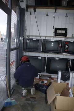 Rompen vidriera y sustraen dos LCD Rompen vidriera y sustraen dos LCD